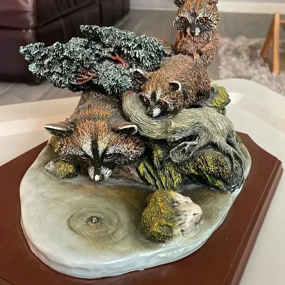 Vintage Bossons the crown collection Racoons - Picture 1 of 9
